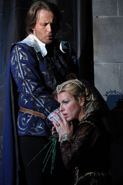 Igor Vyalyh as Don Ottavio, <br> Tatiana Fedotova as Donna Anna. <br> Photo: archive of the Boris Pokrovsky Musical Theatre. 