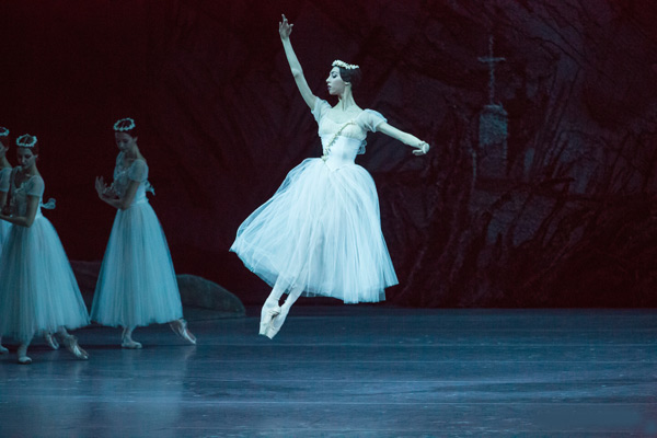 Wili/Two Wilis in Giselle. Photo by Elena Fetisova.