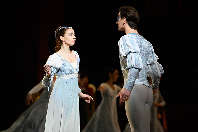 Ekaterina Krysanova as Juliet, Vladislav Lantratov as Romeo. Photo by Natalia Voronova.