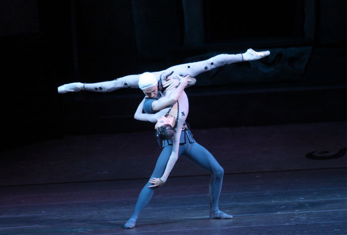 Maria Vinogradova as Shireen.<br/> Vladislav Lantratov as Ferkhad.<br/> Photo by Elena Fetisova.