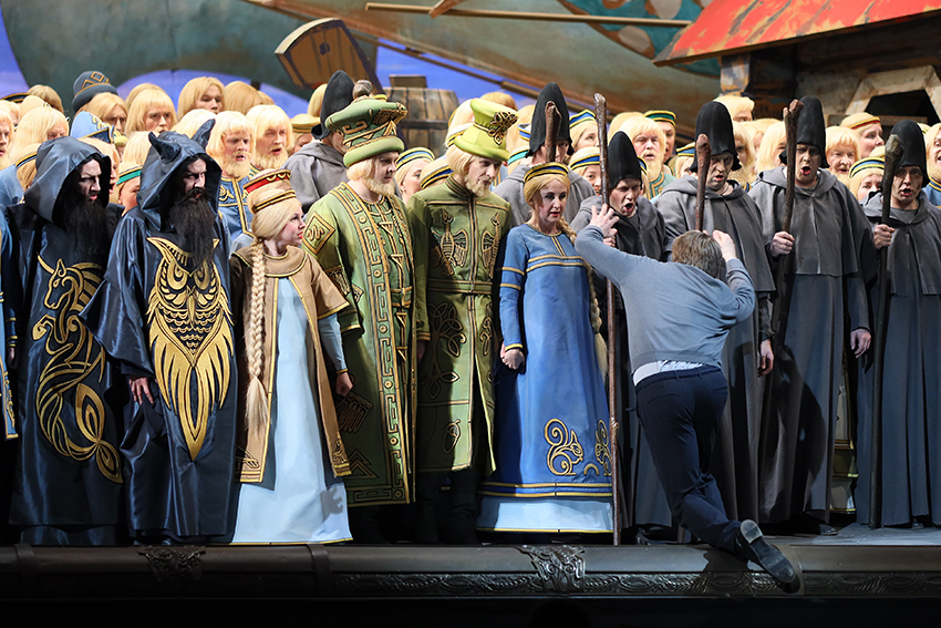 Sergei Radchenko as Foma Nazaryich. Ivan Gyngazov as Sadko. <br/> Pyotr Migunov as Luka Zinovyich. <br/> Photo by Damir Yusupov.