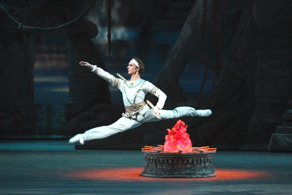 Semyon Chudin as Solor. Photo by Damir Yusupov.