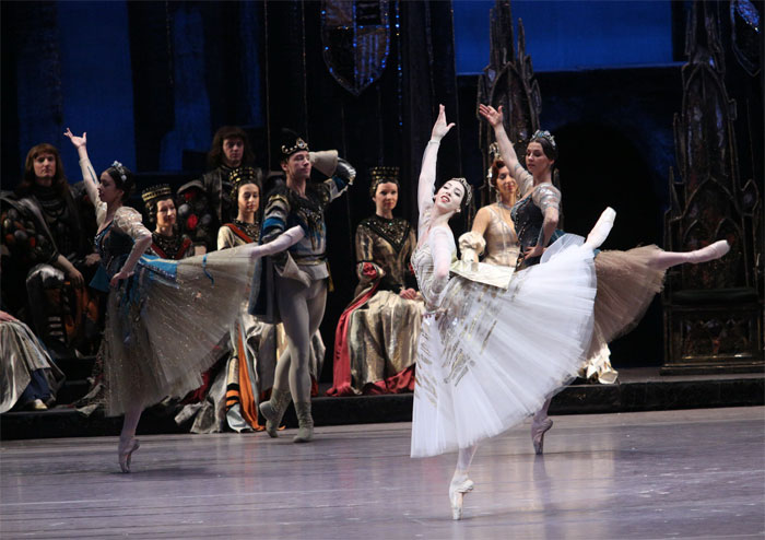 Ana Turazashvili as Hungarian Bride. Photo by Elena Fetisova.