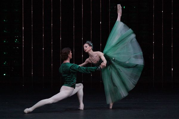 Emeralds.<br/>Alexander Volchkov, Anna Tikhomirova.<br/>Photo by Damir Yusupov.