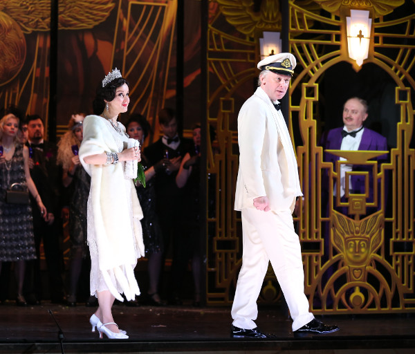 Marianna Asvoynova as Périchole, <br>Alexei Morozov as Don Andrès de Ribeira, Viceroy of Peru.<br>Photo by Vladimir Mayorov.