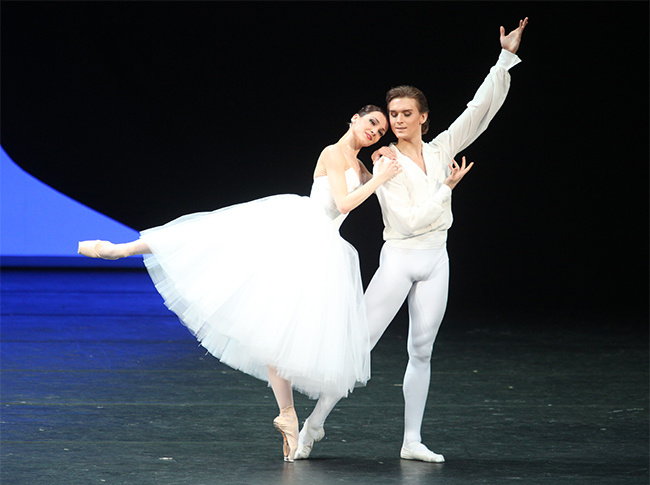 Etudes. As Principal Dancer. Opposite Yulia Stepanova. Photo by Elena Fetisova.