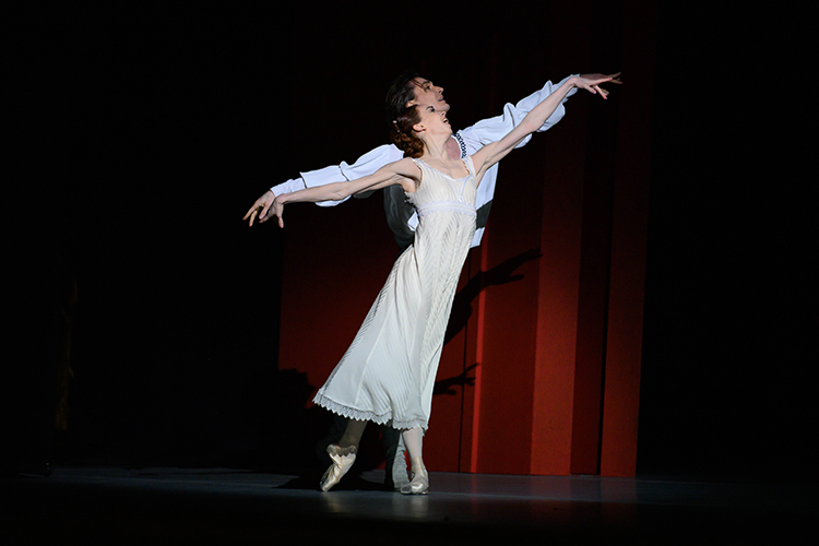 Ekaterina Krysanova as Juliet, Vladislav Lantratov as Romeo. Photo by Natalia Voronova.