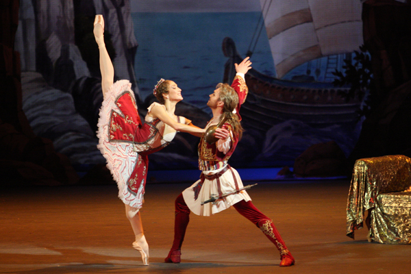 As Medora in Le Corsaire. Mikhail Lobukhin as Conrad. Photo by Elena Fetisova.