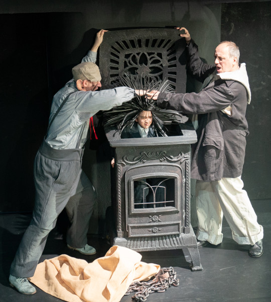 As Black Bob / Tom in The Little Sweep. Vasily Gafner as Bob’s assistant Clem / Alfred. Leon Avtaev as Sam. Photo by Pavel Rychkov. 