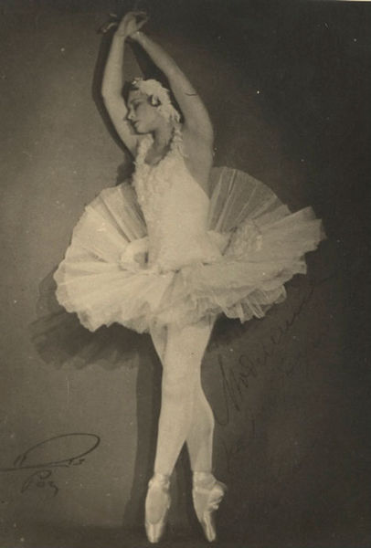 As Odette in Swan Lake.Photo from the Bolshoi Theatre museum.