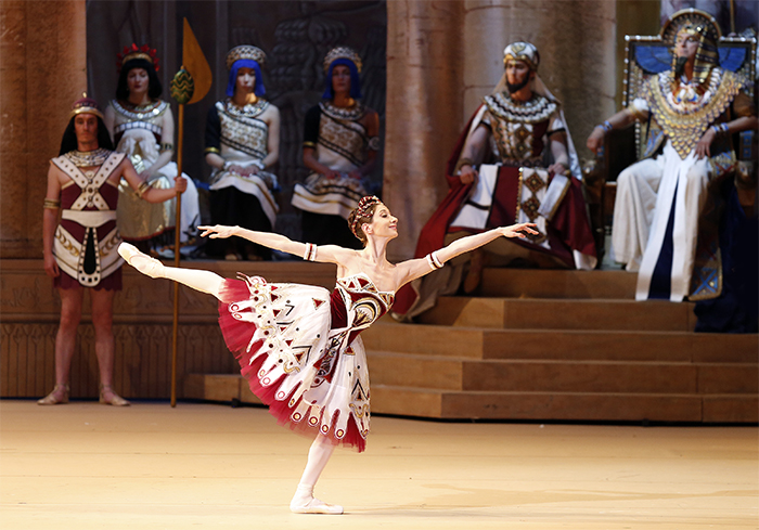 In La Fille du Pharaon. Pas d'action. Photo by Damir Yusupov.