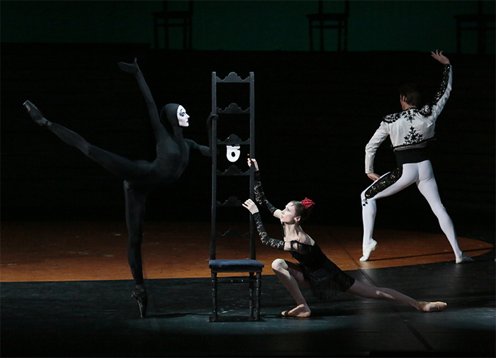 Yulia Grebenshchikova as Fate. Svetlana Zakharova as Carmen. Mikhail Lobukhin as Torero.<br/>Photo by Damir Yusupov.