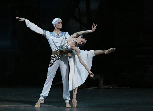 As Nikia in La Bayadere. Artemy Belyakov as Solor/ Photo by Damir Yusupov.