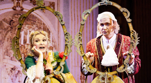 Irina Alekseenko as Vespetta, Roman Bobrov as Pimpinone.<br> Photo: archive of the Boris Pokrovsky Musical Theatre. 