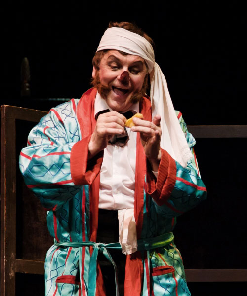 Evgeny Boluchevsky as Platon Kuzmich Kovalyov. <br> Photo: archive of the Boris Pokrovsky Musical Theatre. 