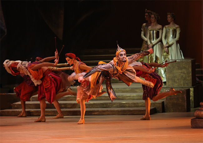 Igor Tsvirko as Abderakhman. Photo by Elena Fetisova.