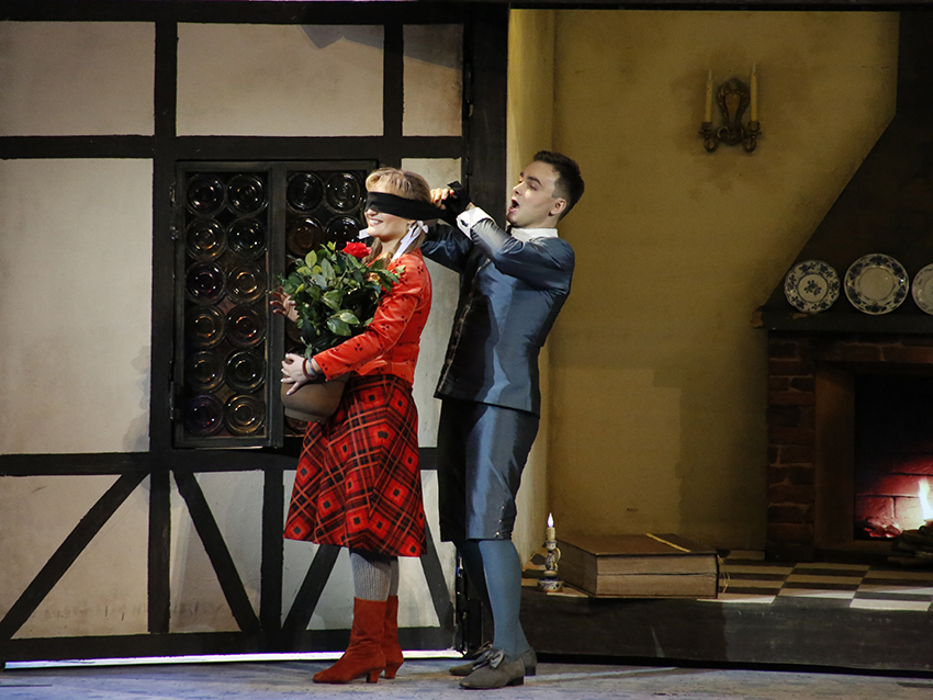 Daria Zykova as Gerda. <br/>Boris Rudak as Kai. <br/> Photo by Damir Yusupov.