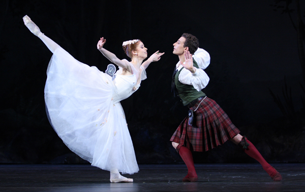 Ekaterina Krysanova as Sylph. Yan Godovsky as James. Photo by Elena Fetisova.