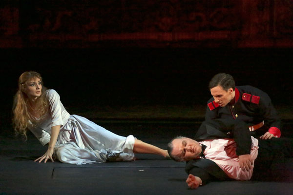 Diana Kosyreva as Ophelia.<br/>Alexander Petukhov as Polonius. Alexander Smoliyaninov as Laertes. <br/>Photo by Damir Yusupov.