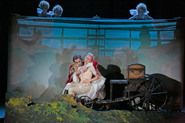 Yuri Gorodetsky as Ferrando.<br/>Anna Kraynikova as Fiordiligi.<br/>Photo by Damir Yusupov.