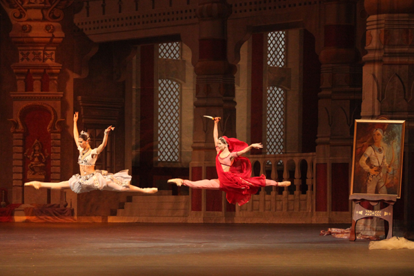 Anna Tikhomirova as Gamzatti. Evgenia Obraztsova as Nikia. Photo by Damir Yusupov.