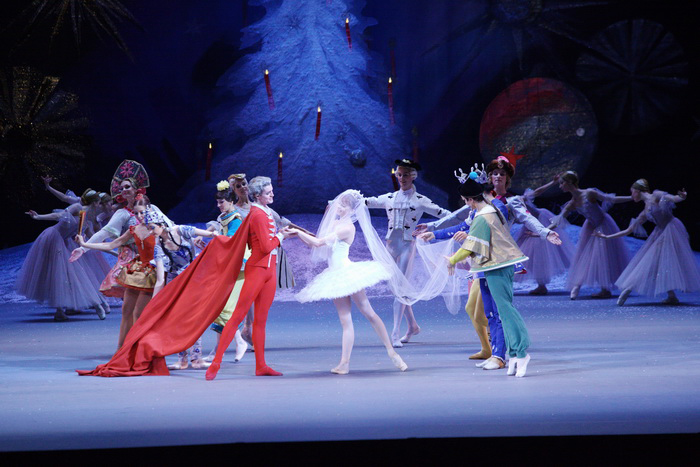 Ekaterina Krysanova as Marie.<br/>Vladislav Lantratov as Nutcracker-Prince.<br/>Photo by Damir Yusupov.