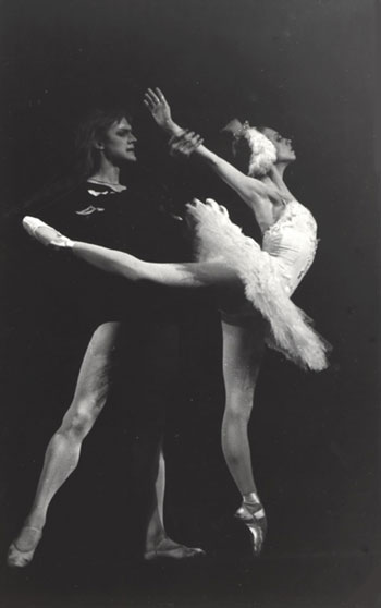 As Odetta in Swan Lake.Alexander Godunov as Prince Siegfried.Photo from the Bolshoi Theatre museum.