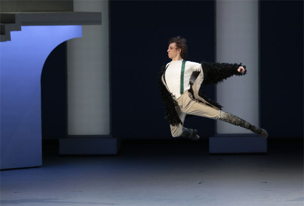 As Petruchio in The Taming of the Shrew. Photo by Damir Yusupov.