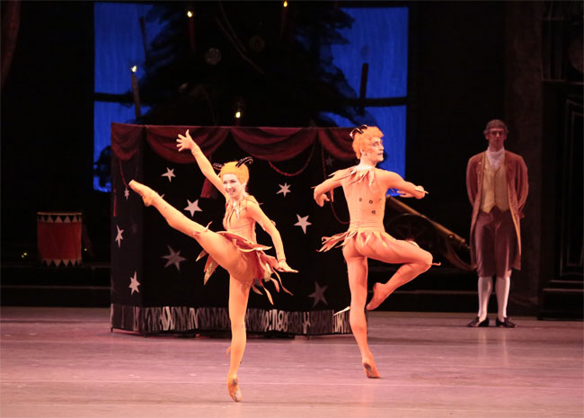 Xenia Pchelkina as She-Devil. Anton Savichev as He-Devil.<br/>Photo by Damir Yusupov.