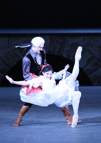 Natalia Osipova as Jeanne.<br/>Yuri Klevtsov as Marquis Costa de Beauregard.<br/>Photo by Elena Fetisova.