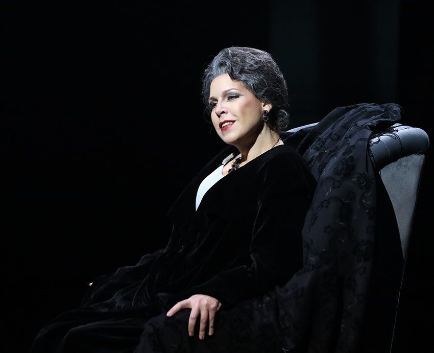 As The Countess in The Queen of Spades  (Rimas Tuminas’ production). Photo by Damir Yusupov.