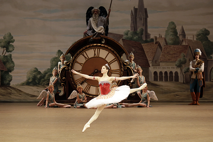 Daria Khokhlova as Swanilda. Photo by Damir Yusupov.