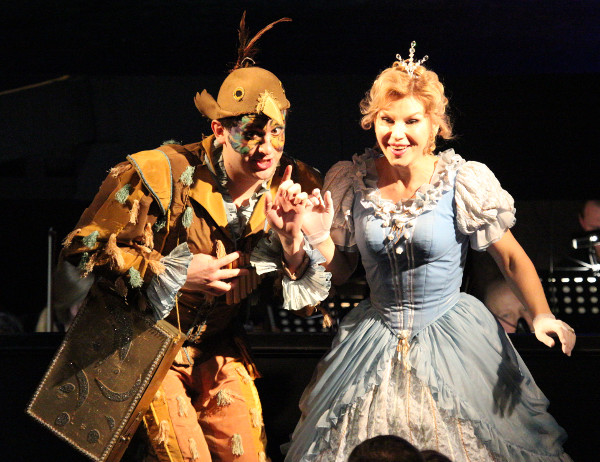 Vasily Sokolov as Papageno, Tatiana Fedotova as Pamina. .<br/> Photo by Vladimir Mayorov.