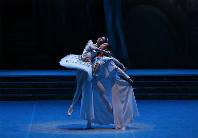 Ekaterina Krysanova as Raymonda. Artem Ovcharenko as Jean de Brienne.<br/>Photo by Damir Yusupov.