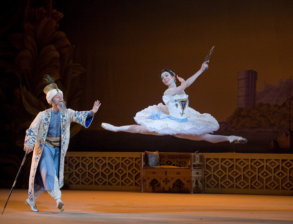 Vladimir Vorokhobko as Lanquedem.<br/>Maria Alexandrova as Medora.<br/>Photo by Mikhail Logvinov.