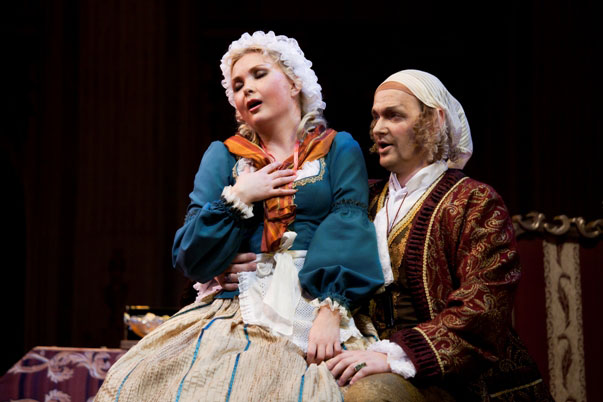 Irina Alekseenko as Vespetta, Roman Bobrov as Pimpinone.<br> Photo: archive of the Boris Pokrovsky Musical Theatre. 