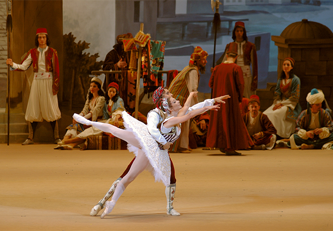 Le Corsaire. Pas de esclaves. Opposite Denis Medvedev. Photo by Marc Haegeman.