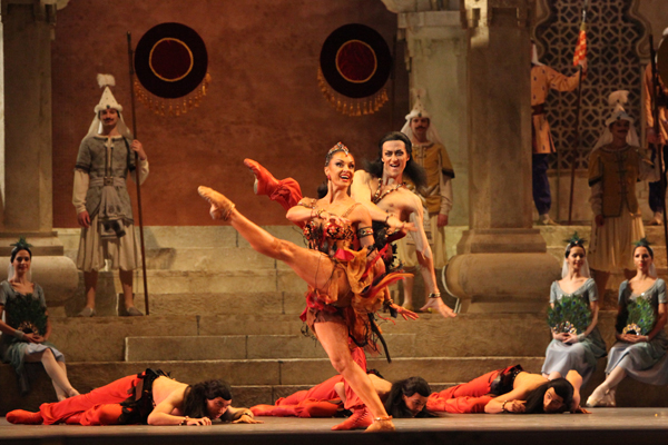  Dance with drum. Anna Antropova, Vitaly Biktimirov. Photo by Damir Yusupov.