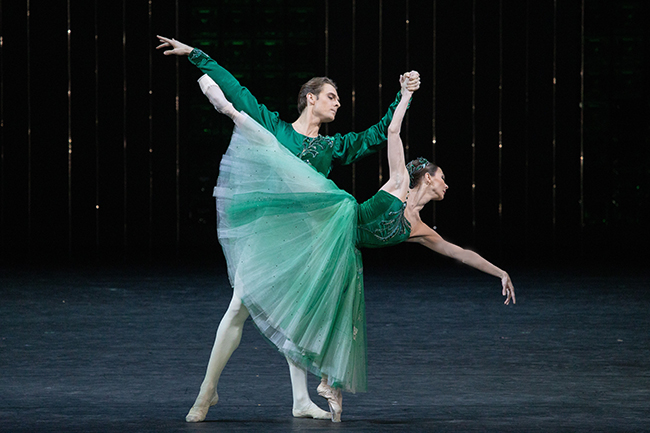 Emeralds. The leading part. Opposite Ivan Alexeyev. Photo by Mikhail Logvinov.