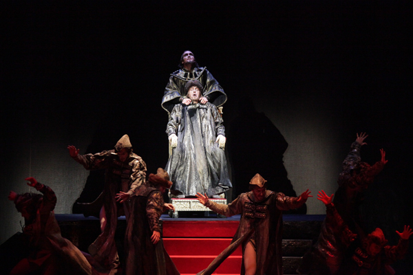 A scene from the performance. Mikhail Lobukhin as Ivan IV. Alexei Loparevich as Boyar.<br/>Photo by Damir Yusupov.