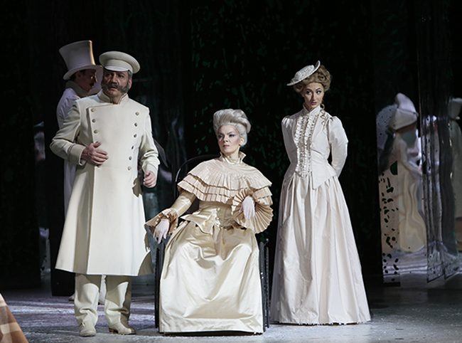 Valery Gilmanov as General Epanchin. Evgenia Segenyuk as Epanchina. <br/> <br/> Olga Seliverstova as Alexandra. <br/> Photo by Damir Yusupov.