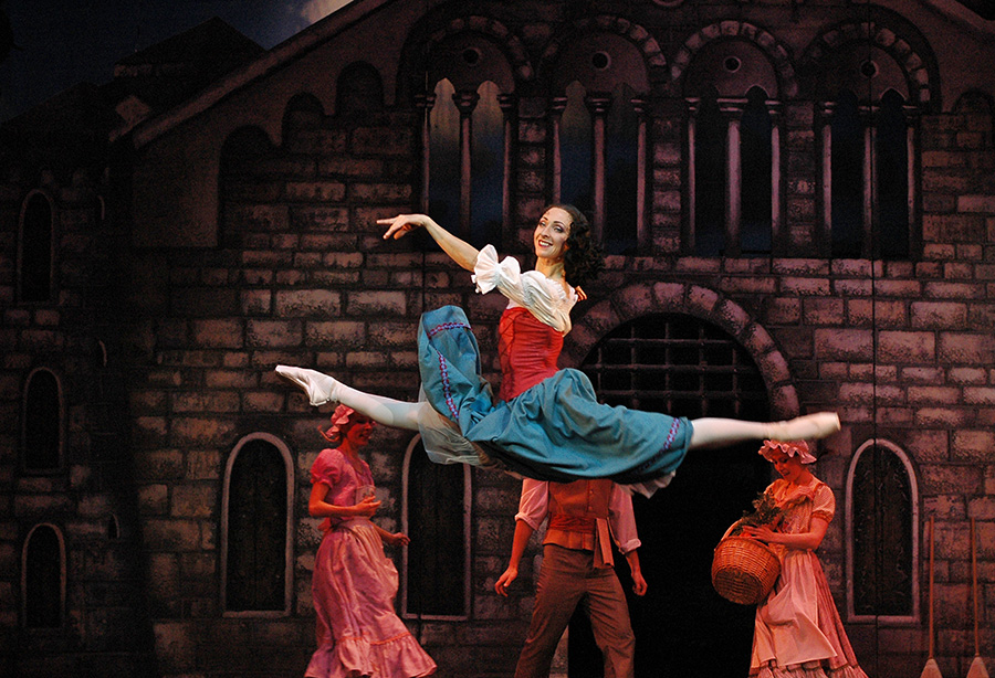 Heidi Kopti as Snow White. <br/>Photo by Harri Rospu.